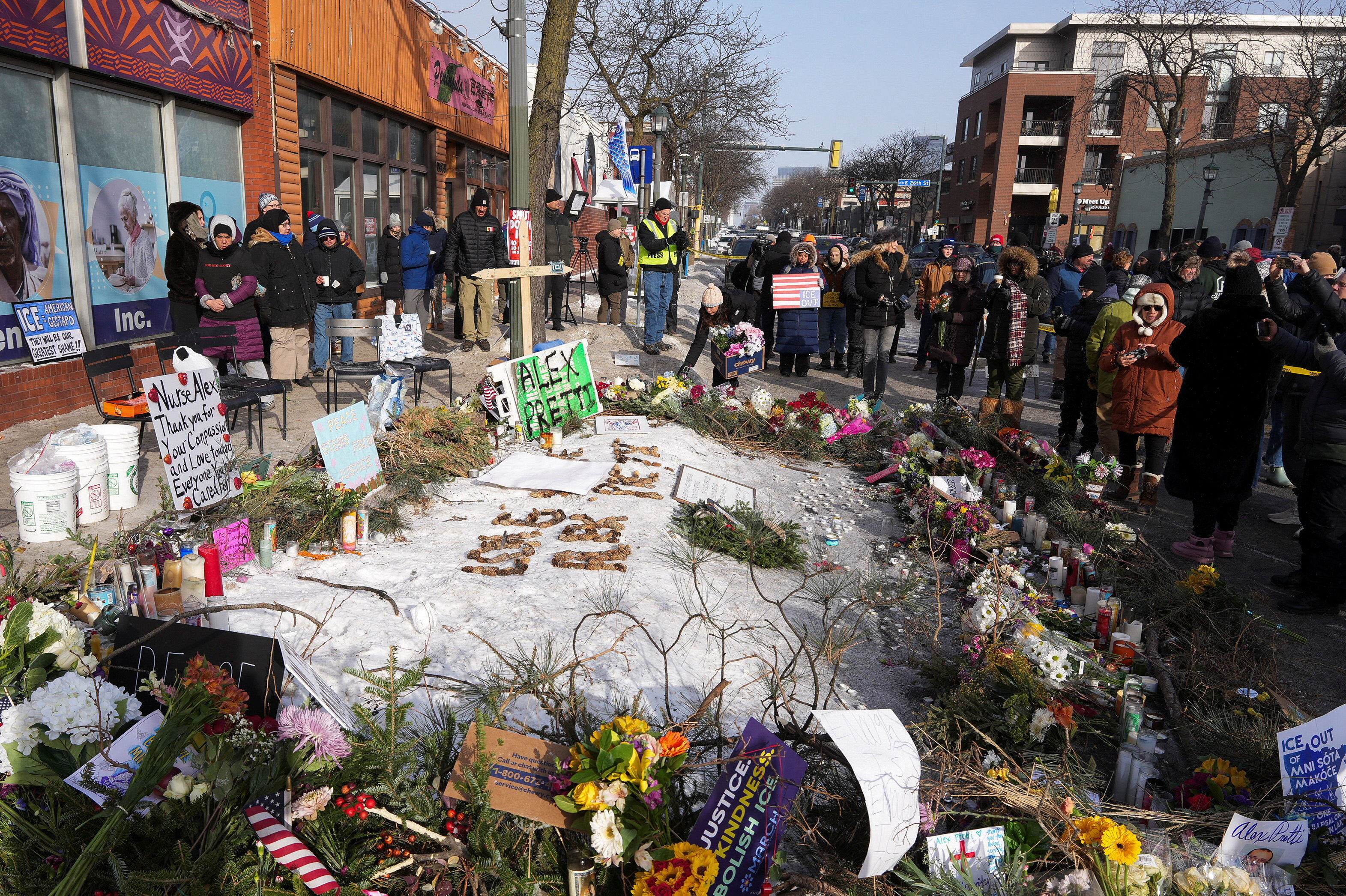 ▲▼ 美國明尼蘇達州明尼阿波利斯市37歲退伍軍人醫院重症護理師普雷蒂(Alex Pretti)24日在街頭遭邊境巡邏隊人員射殺身亡。(圖/路透)