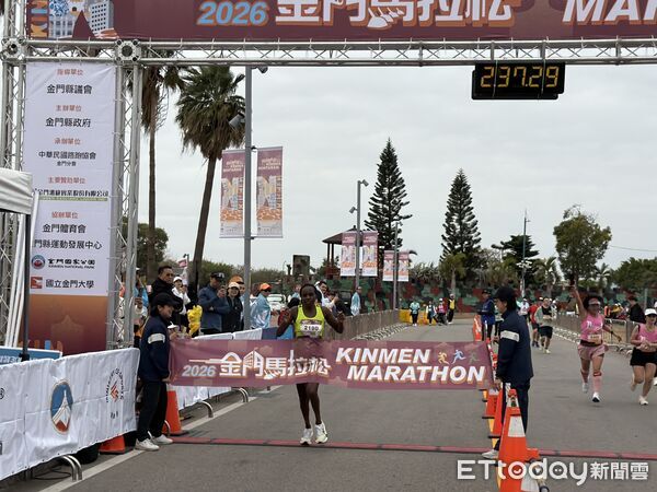 ▲▼2026金門馬拉松第二天競賽組賽事熱力開跑。(圖/記者鄭逢時攝)