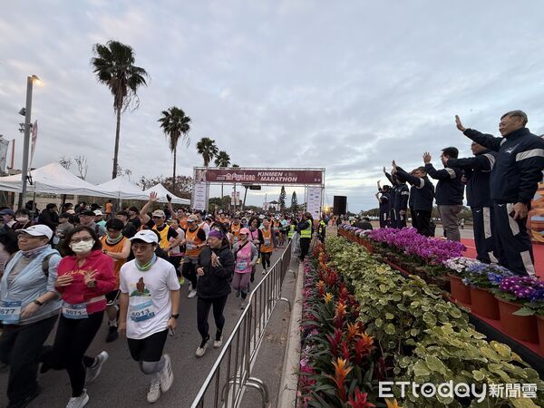 ▲▼2026金門馬拉松第二天競賽組賽事熱力開跑。(圖/記者鄭逢時攝)