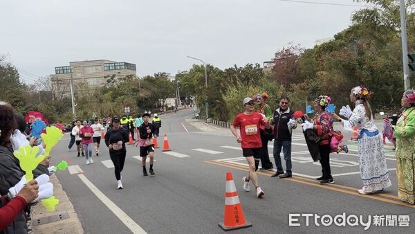 ▲▼2026金門馬拉松第二天競賽組賽事熱力開跑。(圖/記者鄭逢時攝)