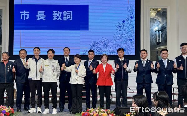 ▲▼市長盧秀燕出席台中補教協會優良老師表揚典禮。(圖/台中補教協會提供,下同)