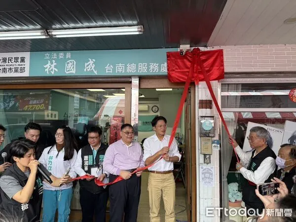 ▲民眾黨主席黃國昌25日南下台南,出席黨員與志工感恩餐會,感謝基層長期投入地方服務。(記者林東良翻攝,下同)