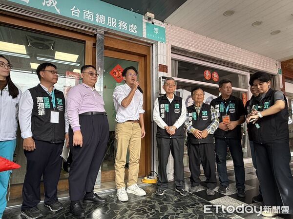 ▲民眾黨主席黃國昌25日南下台南,出席黨員與志工感恩餐會,感謝基層長期投入地方服務。(記者林東良翻攝,下同)