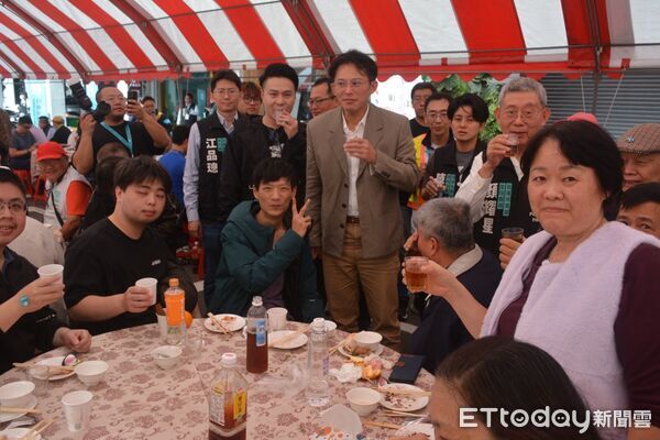 ▲民眾黨主席黃國昌25日南下台南,出席黨員與志工感恩餐會,感謝基層長期投入地方服務。(記者林東良翻攝,下同)