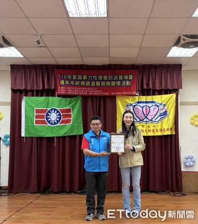 ▲台南永康二路元帥慈善發展協會在和平里活動中心舉辦圍爐呷辦桌,邀請弱勢家庭與社福團體共享團圓時光。(記者林東良翻攝,下同)