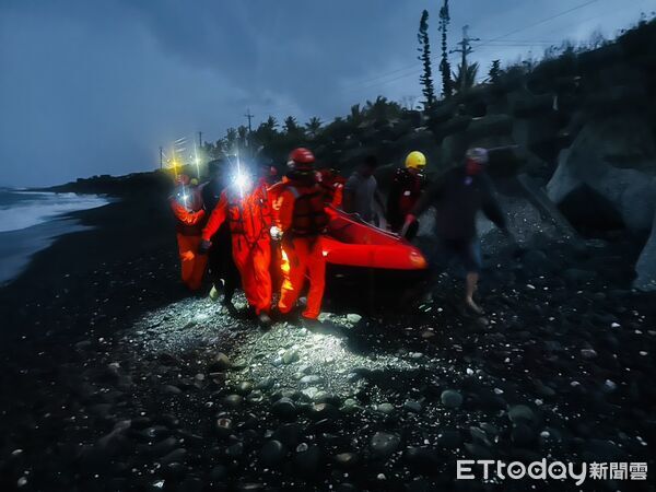 ▲台東金樽漁港驚傳翻船意外,一名男子送醫搶救仍不治。(圖/記者閔文昱攝)