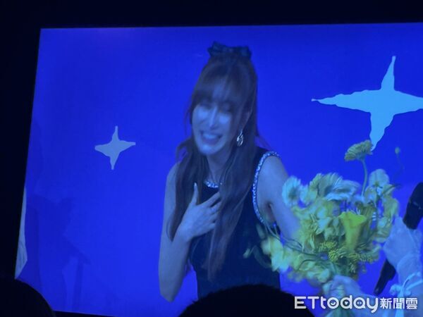 ▲▼曾莞婷抽到Lulu捧花。(圖/記者孟育民攝)