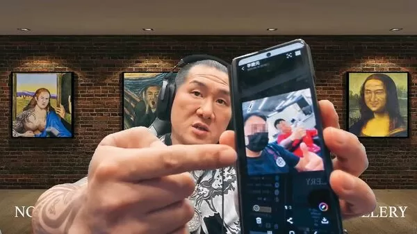 館長陳之漢公布無辜的陳姓裝潢包商(紅衣者)前科、個資,並透過直播霸凌,害對方輕生。(翻攝館長惡名昭彰YT)