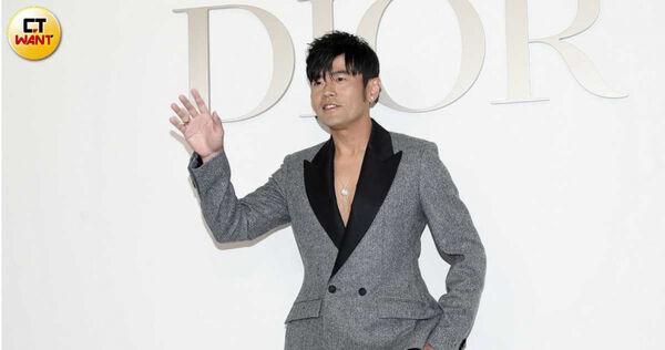 夏男自稱在中國大陸取得金鑰匙認證,因曾服務過而認識周杰倫、達賴喇嘛、泰國總理...等人。(圖/侯世駿攝)