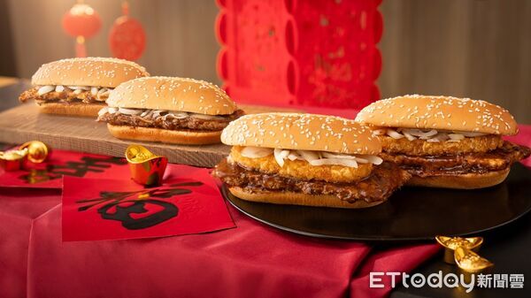▲▼麥當勞「金迎招財薯來堡」、「紅豆派」,加碼首度推出「好朋友新春變裝秀」12 生肖公仔。(圖/業者提供)