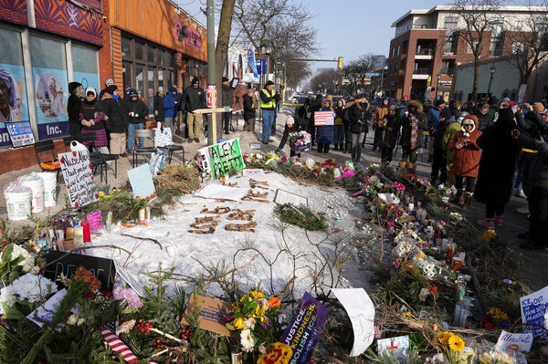 ▲▼ 美國明尼蘇達州明尼阿波利斯市37歲退伍軍人醫院重症護理師普雷蒂(Alex Pretti)24日在街頭遭邊境巡邏隊人員射殺身亡。(圖/路透)