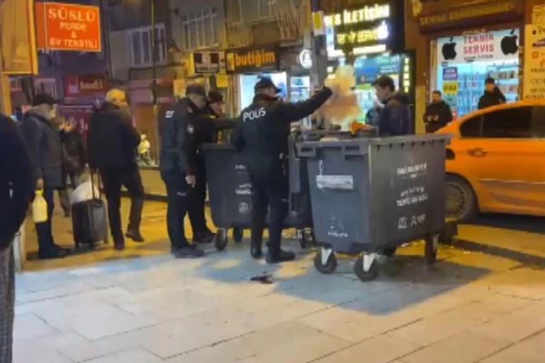 ▲▼土耳其伊斯坦堡一名37歲烏茲別克籍女子被發現遭肢解棄屍,身體不僅被斬首,雙腿也遭截斷,被包裹在床單內丟棄於路邊垃圾桶。(圖/翻攝自X)