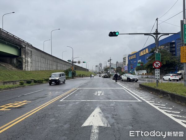 ▲▼ 新北新莊區一輛BMW與機車發生碰撞,騎士傷重不治。(圖/記者陳以昇翻攝,下同)