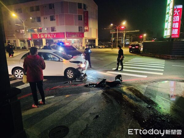 ▲台南市警四分局華平派出所員警清晨巡邏時,發現沈男違規紅燈右轉,攔查遭拒後一路逃逸,沈男自撞民宅受傷送醫,酒測值高達0.85mg/l。(記者林東良翻攝,下同)