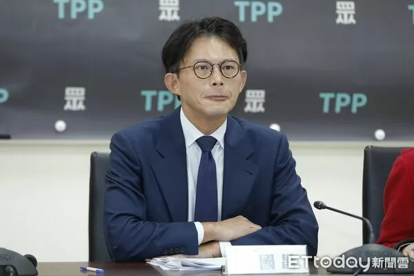 ▲▼民眾黨立法院黨團召開「民眾黨版《保衛國家安全及強化不對稱戰力計畫採購特別條例草案》」記者會,總召黃國昌、政策會執行長賴香伶籍立委劉書彬出席。(圖/記者湯興漢攝)