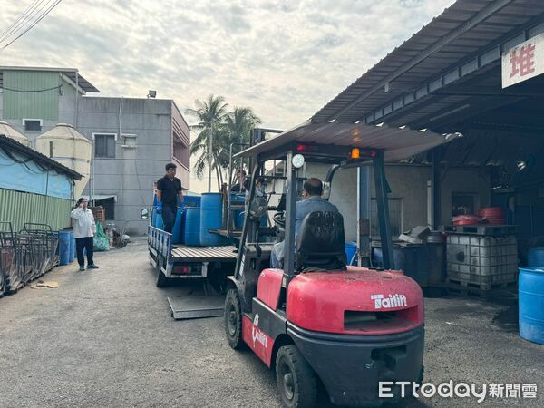 ▲為防堵非洲豬瘟,市府跨局處啟動高頻率聯合稽查,嚴禁畜牧場收受廚餘餵養豬隻。(記者林東良翻攝,下同)