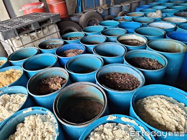 ▲為防堵非洲豬瘟,市府跨局處啟動高頻率聯合稽查,嚴禁畜牧場收受廚餘餵養豬隻。(記者林東良翻攝,下同)