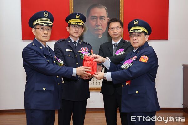 ▲屏東警分局長陳勇誌(左) 、潮州分局長黃世德。(圖/記者陳崑福翻攝)