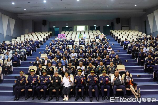 ▲▼ 嘉義市政府警察局卸、新任分局長聯合交接典禮 黃敏惠市長期勉新任分局長全力以赴 打造有溫度的戰鬥團隊 。(圖/嘉義市政府提供)