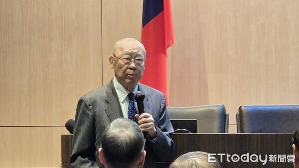 ▲▼前外交部長錢復出席前外交部長、總統府秘書長的楊進添新書《永晝不息--楊進添回憶錄》26日下午於外交部外交及國際事務學院舉辦新書發表會。(圖/記者詹詠淇攝)