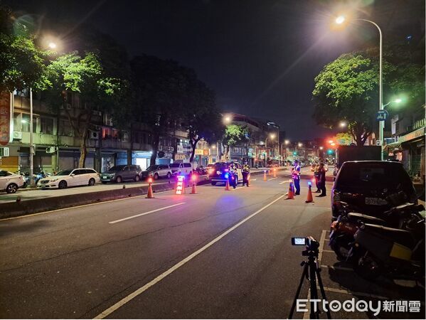 ▲▼臨檢站。(圖/記者邱中岳翻攝)