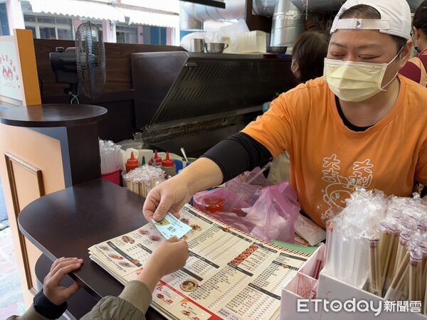 ▲花蓮縣政府寒假續辦幸福午餐劵,近4千名弱勢學生受惠。(圖/花蓮縣政府提供,下同)