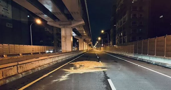 替代役男因和司機起口角,被司機丟包在快速道路上,慘遭4車輾斃。(圖/翻攝畫面)