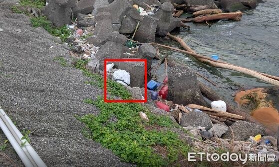 ▲▼ 新北駱駝峰旁海岸有漁民發現一大包大麻,市價破2千萬。(圖/記者郭世賢翻攝,下同)