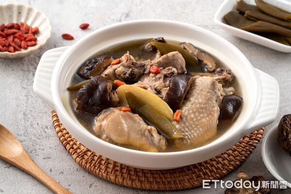 ▲回暖的第一步不是一昧吃補,應由專業醫師判斷是否需要補養,才不會越補越不健康。(圖/門諾醫院提供,下同)