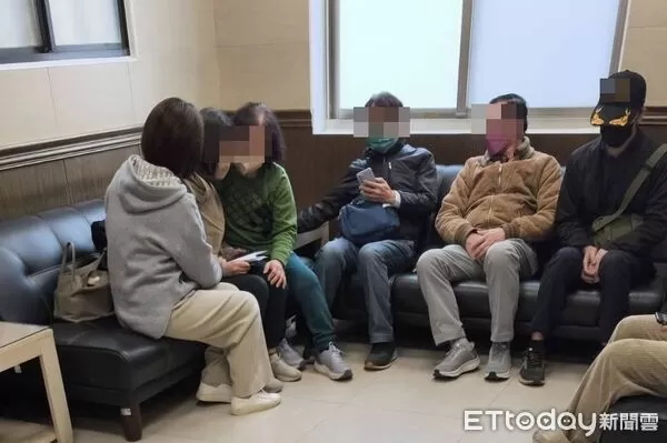 ▲學霸男遭丟包台64上,遭4車輾過慘死,遺體27日上午相驗。(圖/記者陳以昇攝)