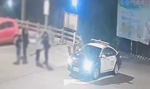 ▲桃園市蘆竹區大古山風景區今天凌晨傳出公廁偷拍事件,警方據報火速趕往現場逮獲傅姓男子涉案。(圖/蘆竹警方提供)