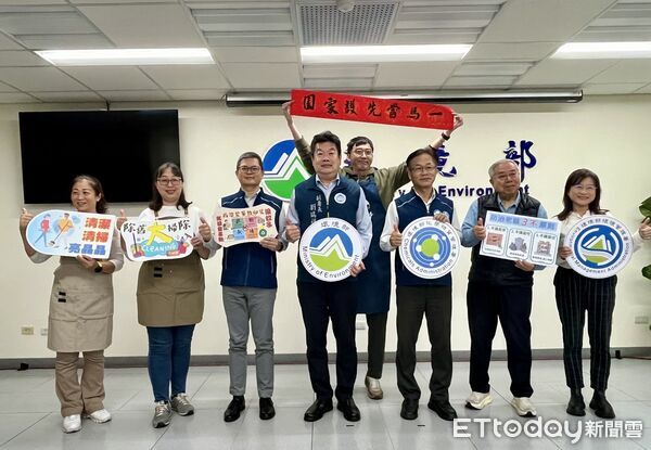 ▲▼家事達人湯慧貞(圖右)與王思慧說明春節大掃除原則。(圖/記者許敏溶攝)