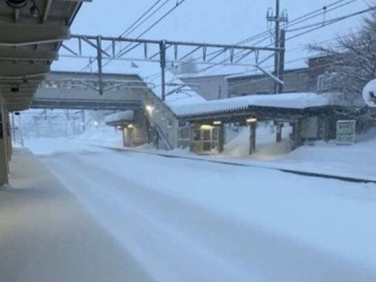 ▲▼JR北海道因創紀錄大雪,札幌都會圈列車嚴重誤點與停駛。(圖/翻攝自JR北海道)