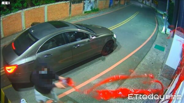 ▲太陽聯盟暴力逼債手段全遭被害蒐證錄下,刑事局組專案小組逮15人到案。(圖/記者張君豪翻攝)