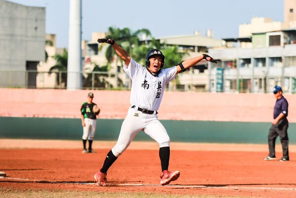 ▲林鵬偉致勝一擊包辦4打點 。(圖/學聯提供)