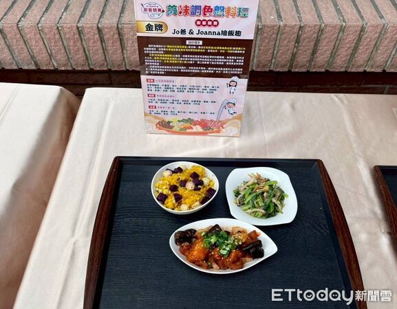 ▲台南市第七屆學校午餐廚藝競賽登場,30校校廚以「美味調色盤料理」為主題進行現場實作。(記者林東良翻攝,下同)