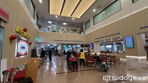 ▲竹山秀傳嶄新大廳落成剪綵。(圖/竹山秀傳醫院提供,下同)