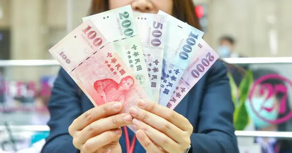 200元和2000元在市面上少見,許多店家怕收假鈔都拒收。(圖/報系資料照)