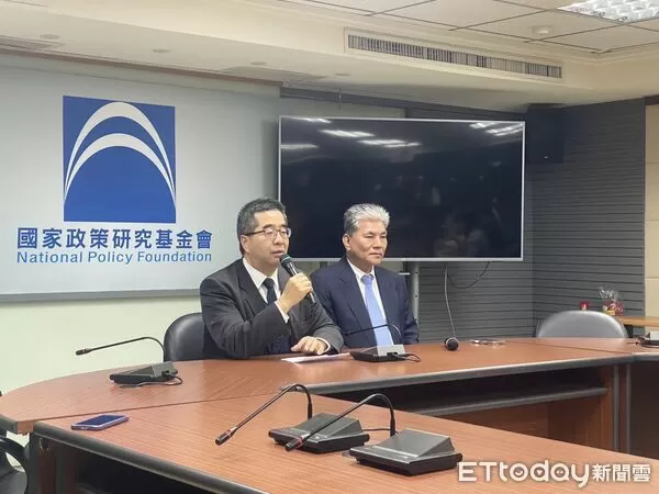 ▲蕭旭岑、李鴻源於國政基金會針對兩岸交流事項召開記者會。(圖/記者黃國霖攝)