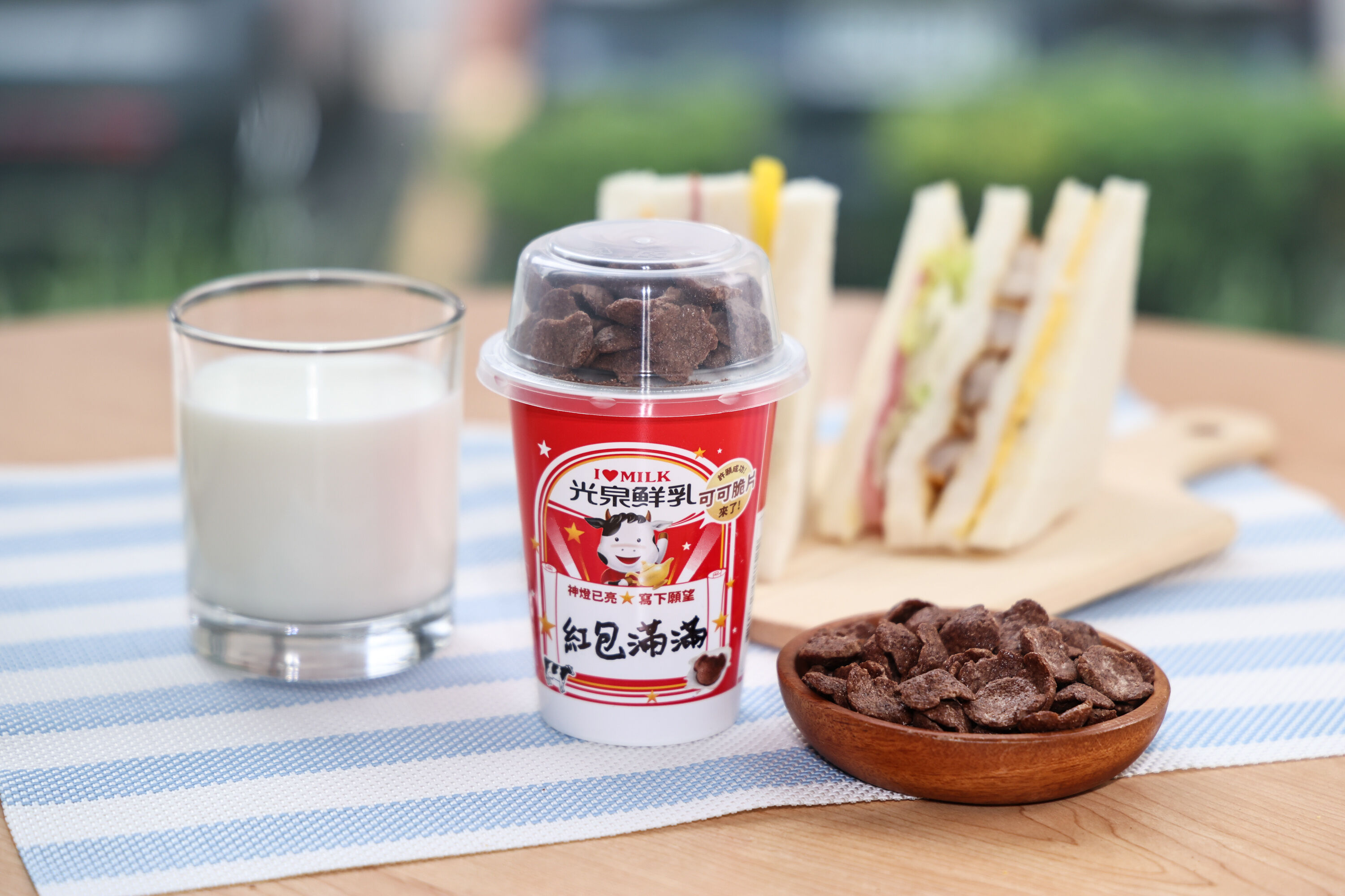 ▲▼ 光泉鮮奶杯奶脆片(業配)。(圖/記者黃克翔攝)