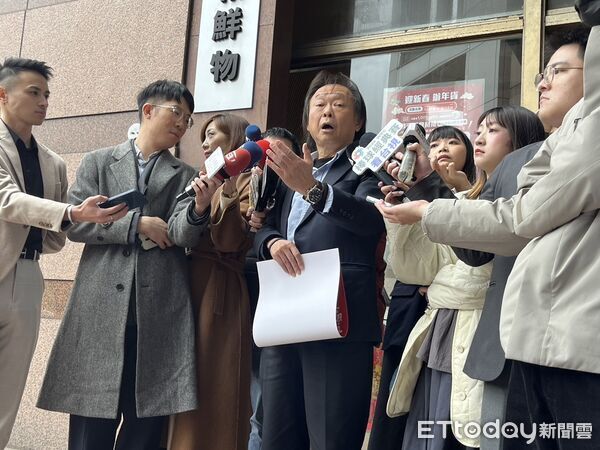 ▲▼民進黨立委王世堅受訪。(圖/記者杜冠霖攝)