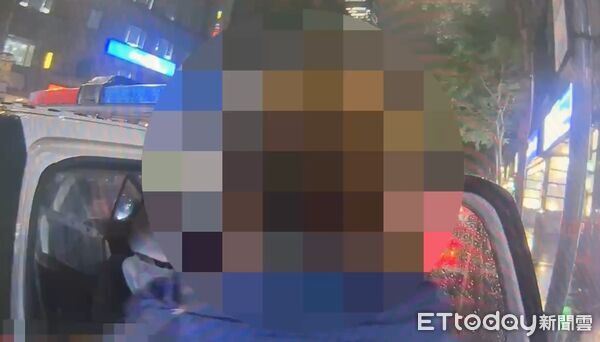 ▲▼北捷有68歲長者爭奪優先席,竟出手打年輕人。(圖/記者張君豪翻攝)