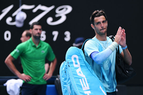 ▲穆塞蒂因傷退賽,喬科維奇晉級4強。(圖/路透)