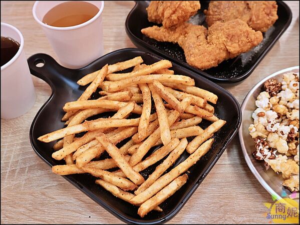 ▲▼小牛室 beefhouse lite 北屯軍功店。(圖/部落客商妮吃喝遊樂授權提供)