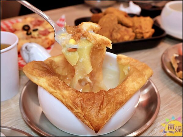 ▲▼小牛室 beefhouse lite 北屯軍功店。(圖/部落客商妮吃喝遊樂授權提供)