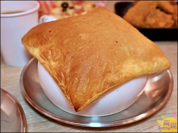 ▲▼小牛室 beefhouse lite 北屯軍功店。(圖/部落客商妮吃喝遊樂授權提供)