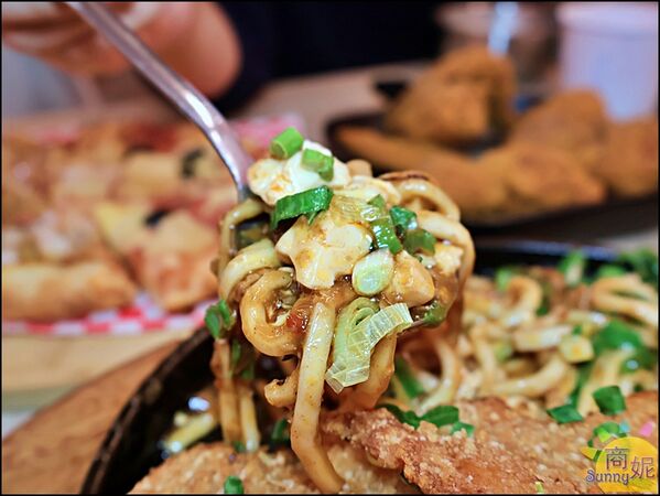 ▲▼小牛室 beefhouse lite 北屯軍功店。(圖/部落客商妮吃喝遊樂授權提供)