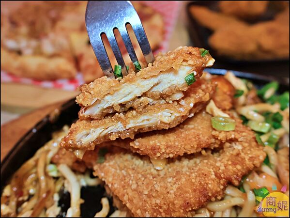 ▲▼小牛室 beefhouse lite 北屯軍功店。(圖/部落客商妮吃喝遊樂授權提供)