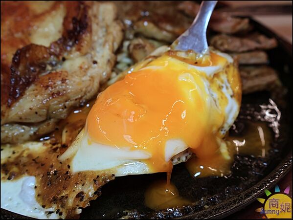 ▲▼小牛室 beefhouse lite 北屯軍功店。(圖/部落客商妮吃喝遊樂授權提供)