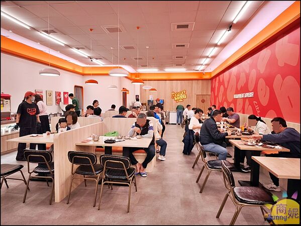 ▲▼小牛室 beefhouse lite 北屯軍功店。(圖/部落客商妮吃喝遊樂授權提供)